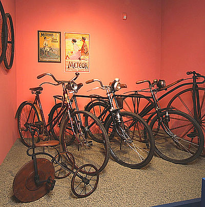 Ausstellung zur Fahrrad- und Fahrradteilefertigung