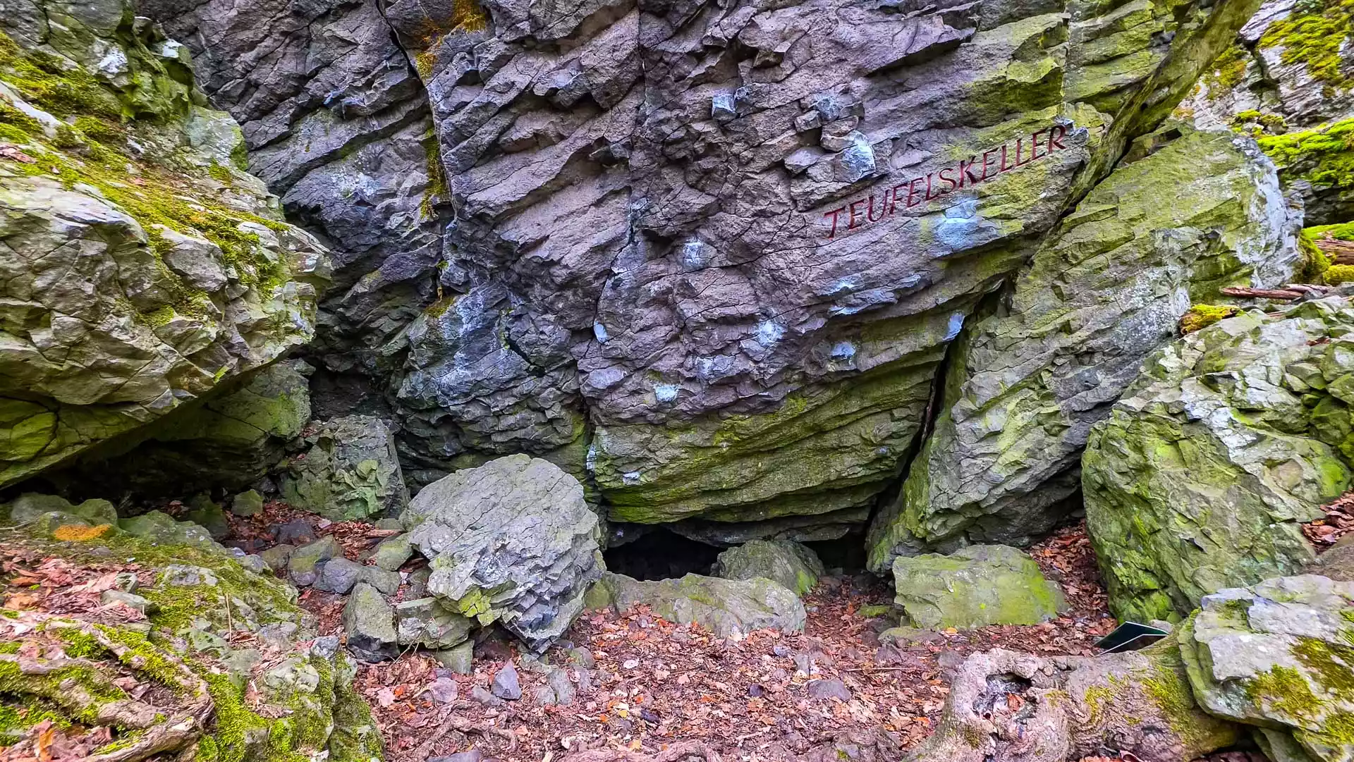 Teufelskeller Basalthöhle