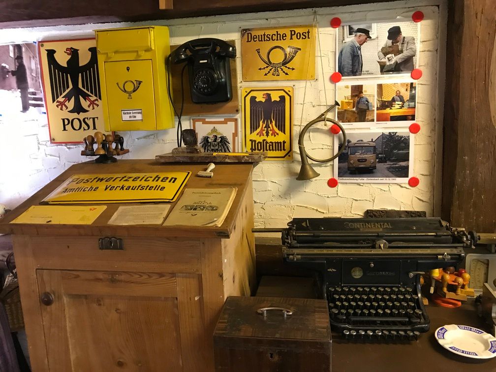 Schule und Postwesen Abteilung Postwesen im Rhöner Ofen- und Zeitreise Museum